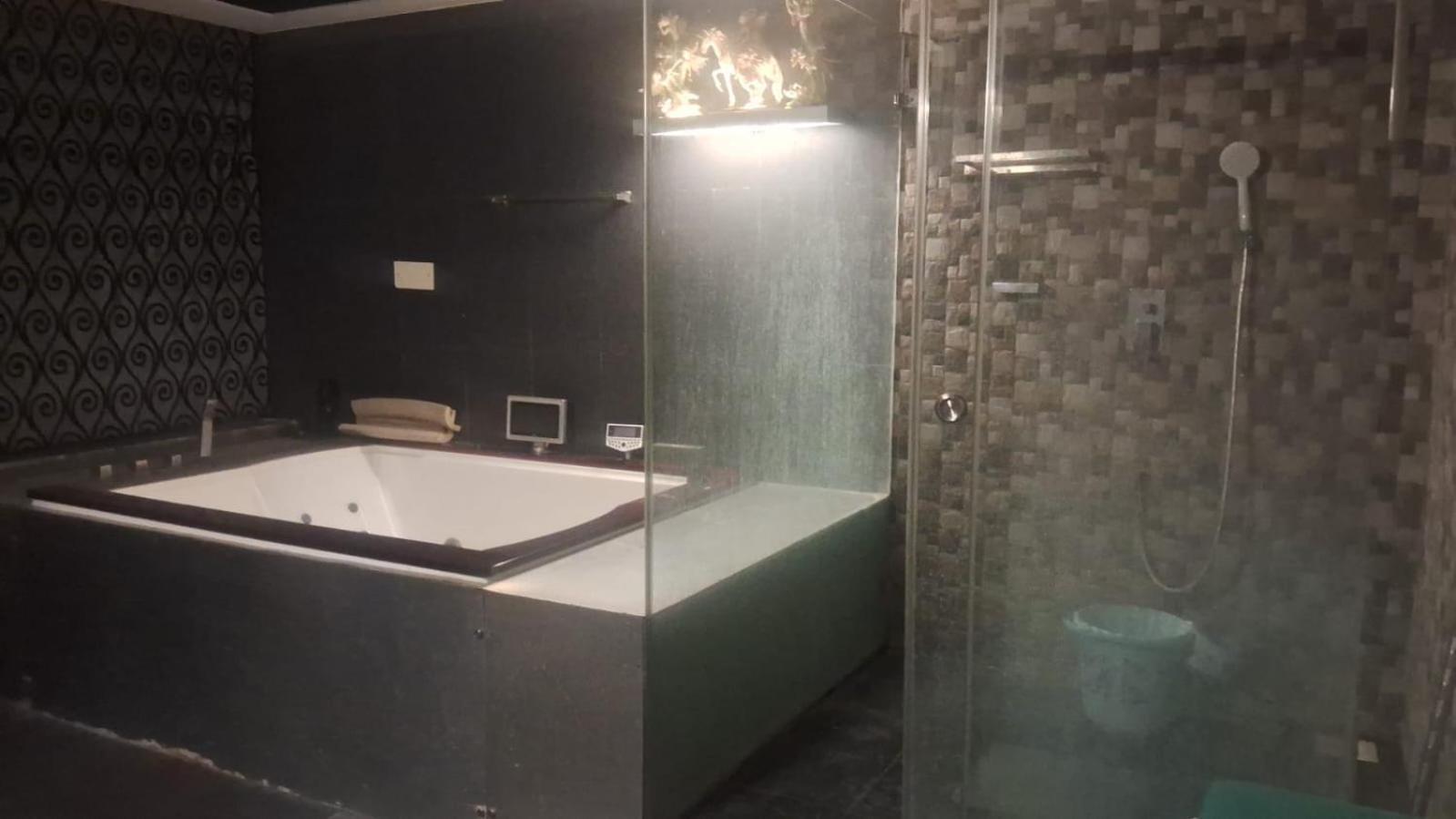 Tvh Park Rozalia Hostel Csennai Kültér fotó